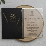 Invitatie de nunta din plexiglass cu plic negru